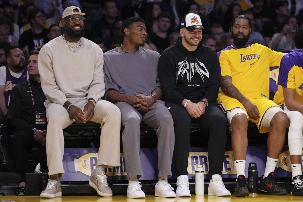 NBA(影)/湖人傷兵累累主場遭公鹿狂電 但詹皇子卻打出生涯代表作