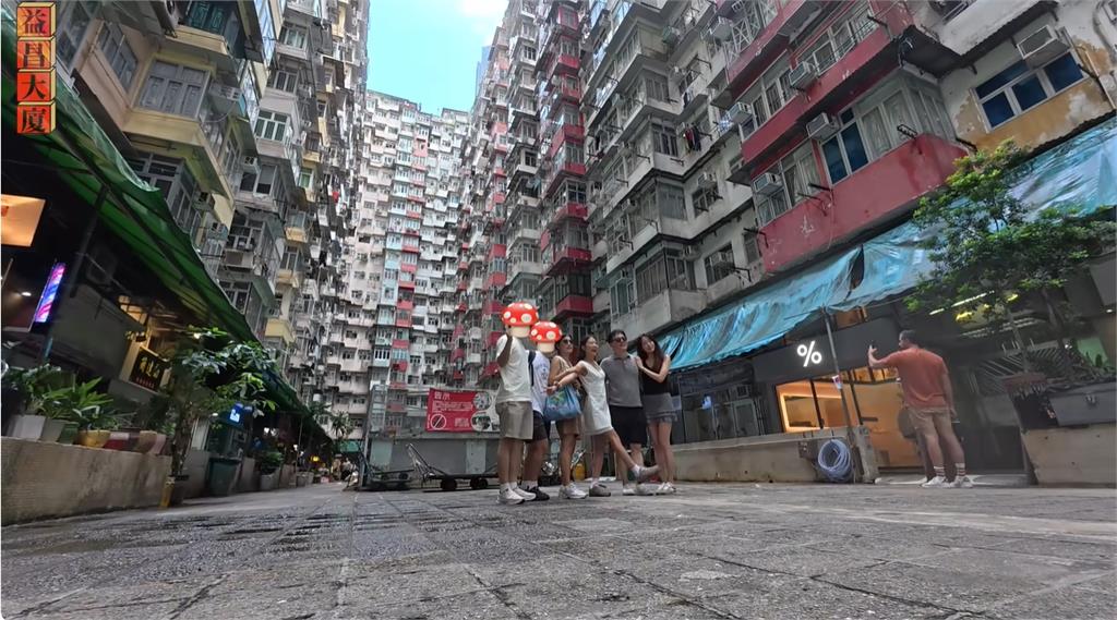 百萬YTR金針菇全家飛香港惹禍了!「1舉動」遭當地人罵爆:不要說看不懂