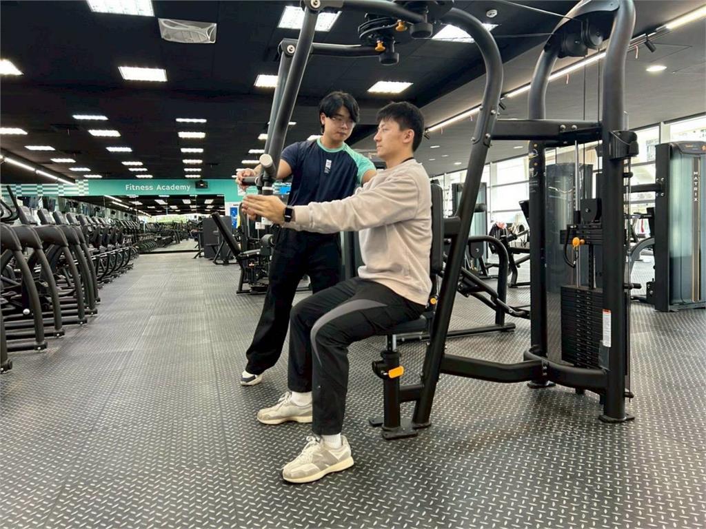 全臺首座國民運動中心戶外高爾夫推桿場誕生 淡水運動中心回歸全面升級