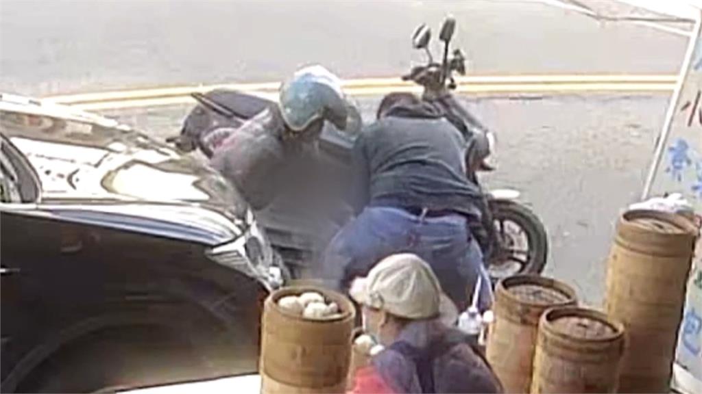 不顧風險也要買！　毒販買3肉包還沒付錢就遭逮