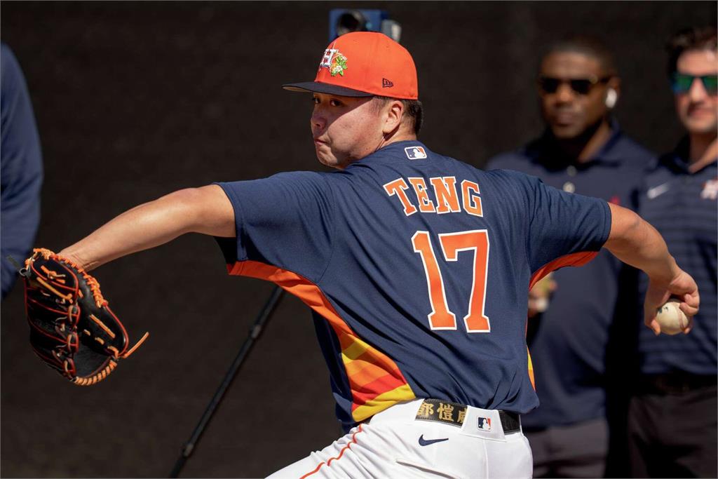 MLB(影)／鄧愷威對落磯1.1局投2K！飆153公里速球拿下生涯首次中繼點