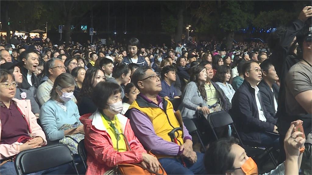 法國鋼琴家理查・克萊德門受邀演奏　竹北市長拉小提琴同台演出