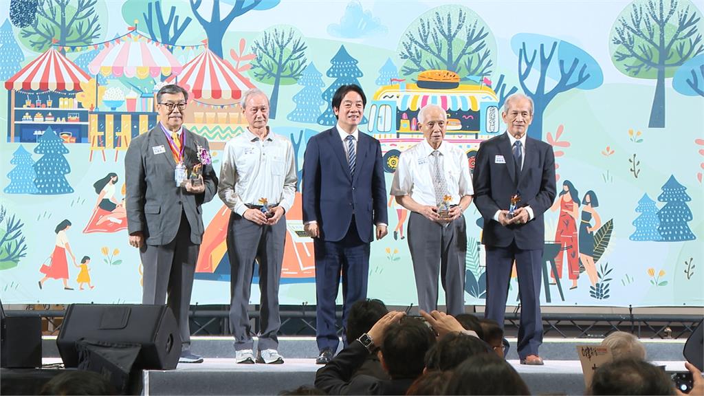 律師公會活動「洋流慧聚」合體　賴總統喊話：別讓沈伯洋孤單