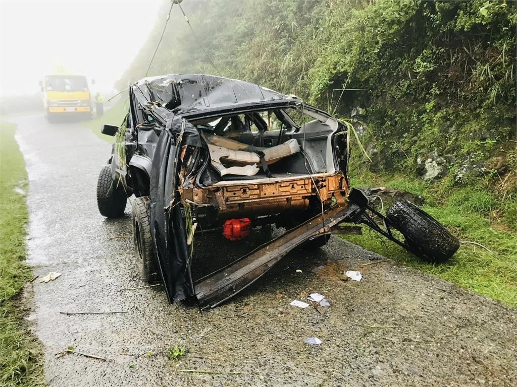 蕭閎仁爆嚴重意外「開車墜落百米山谷」　車體嚴重變形照片曝光