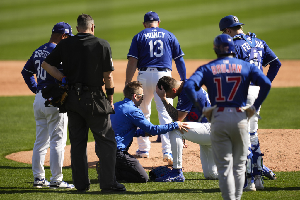 MLB(影)/天啊好痛!道奇火球投手遭106英里強襲球擊中頭部 下秒動作全場驚呆