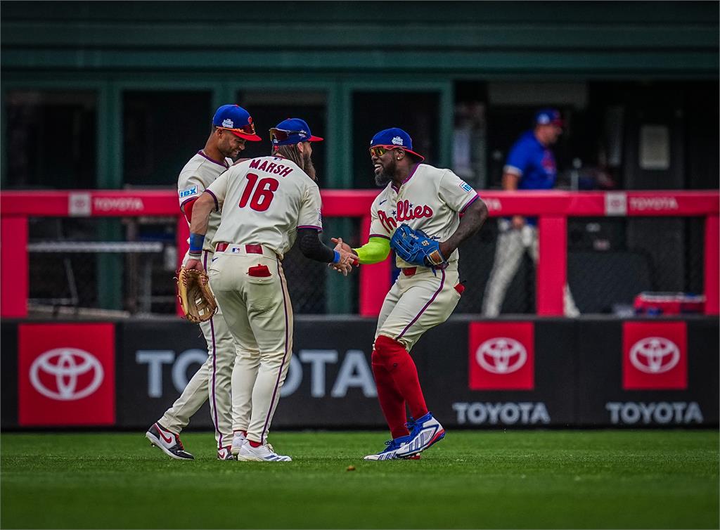 MLB(影)／這次換打者坦！從1分苦戰到9分煙火秀費城人重砲群宣告復活