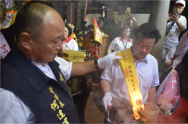 台灣廟世界／萬年香火：民間信仰中的香火觀