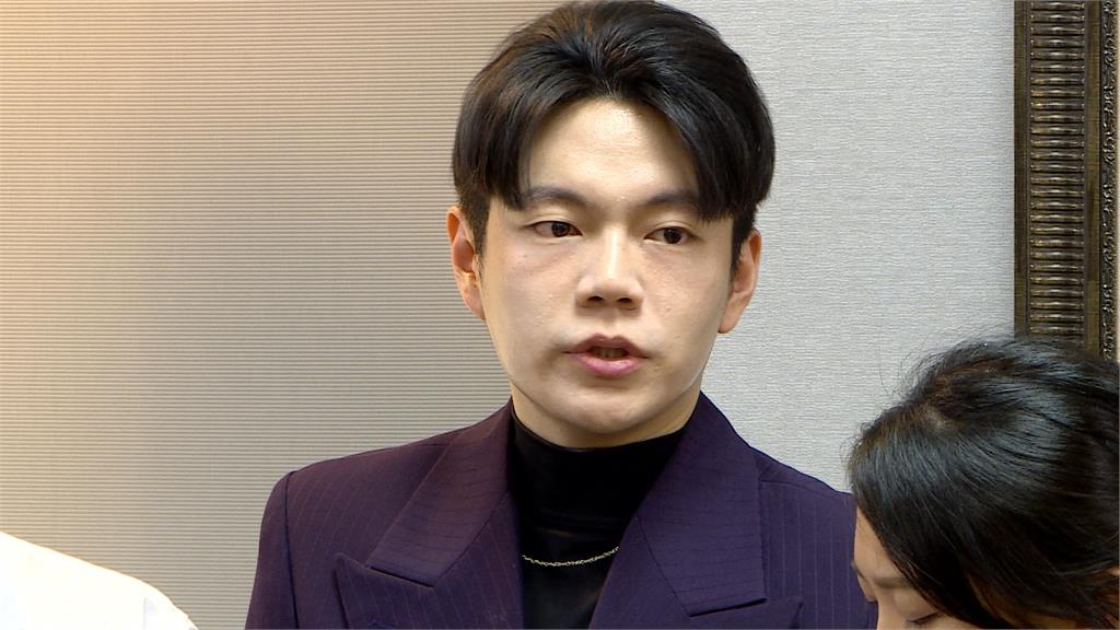 噁!律師飛台東陪偵 旁邊乘客狂吃7便當又當場吐出來