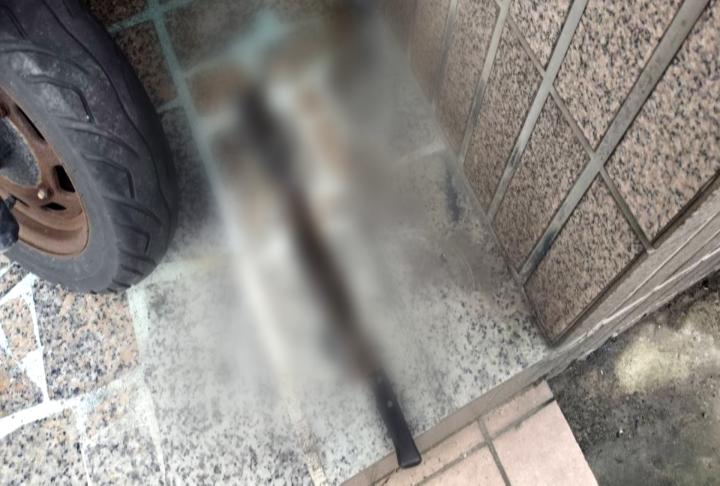 疑不堪經濟壓力! 桃園醉男崩潰路邊揮刀遭壓制