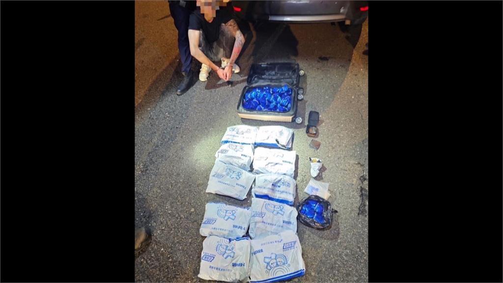 通緝犯「無照駕駛」大膽上路 警搜出1500包毒咖啡包