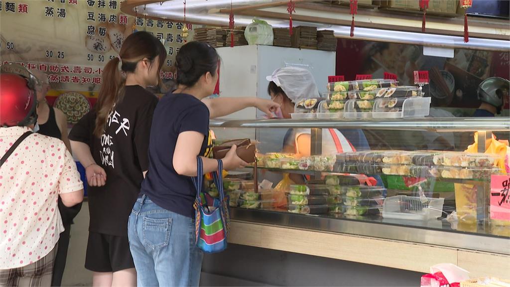鶯歌壽司名店驚見蟑螂亂竄!新北衛生局將稽查食安