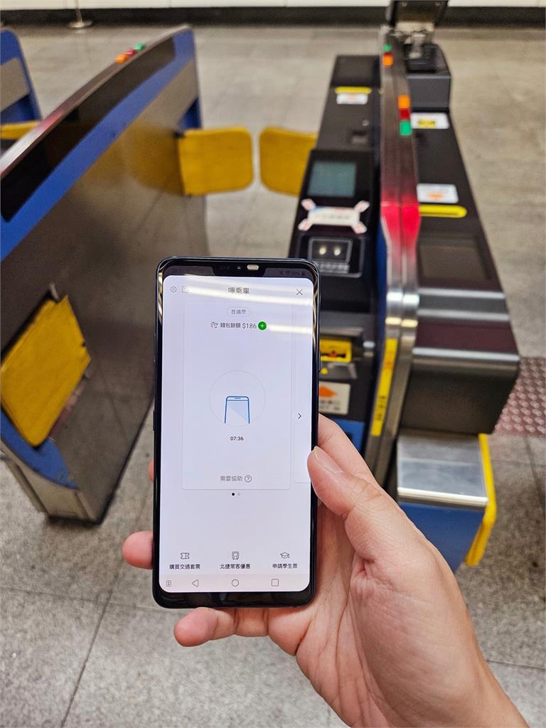 快新聞／台鐵開通電子支付「悠遊付」　明起持手機就可嗶進車站