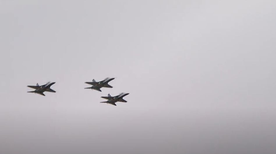 快新聞/第2架勇鷹高教機今台東交機 3架編隊衝場軍事迷大飽眼福