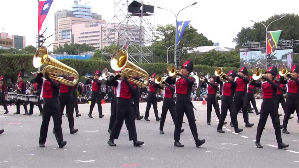 慶中華民國１１２年生日　建中樂旗聯隊、國軍表演展現磅礡氣勢