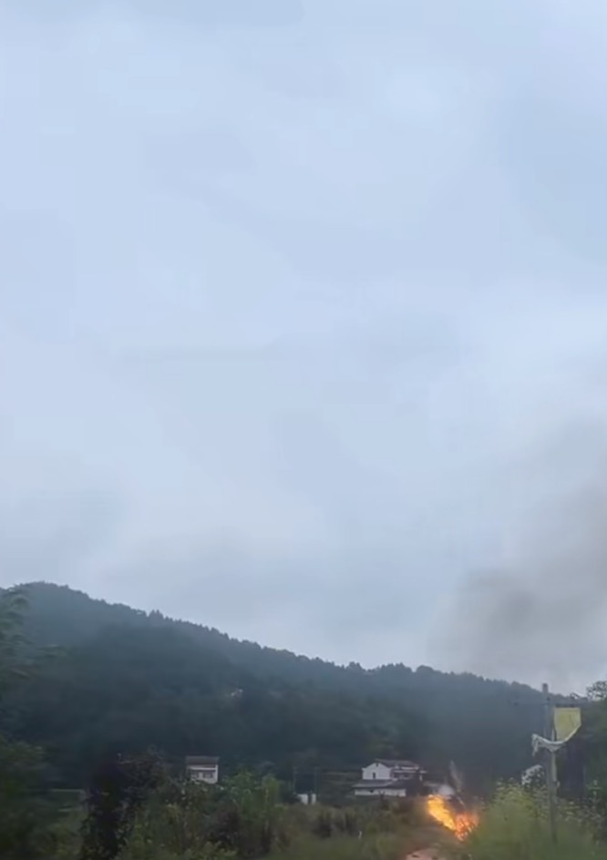 55歲中網紅直播突墜機身亡！自製飛機瞬間「成火球」數千人線上目睹看傻