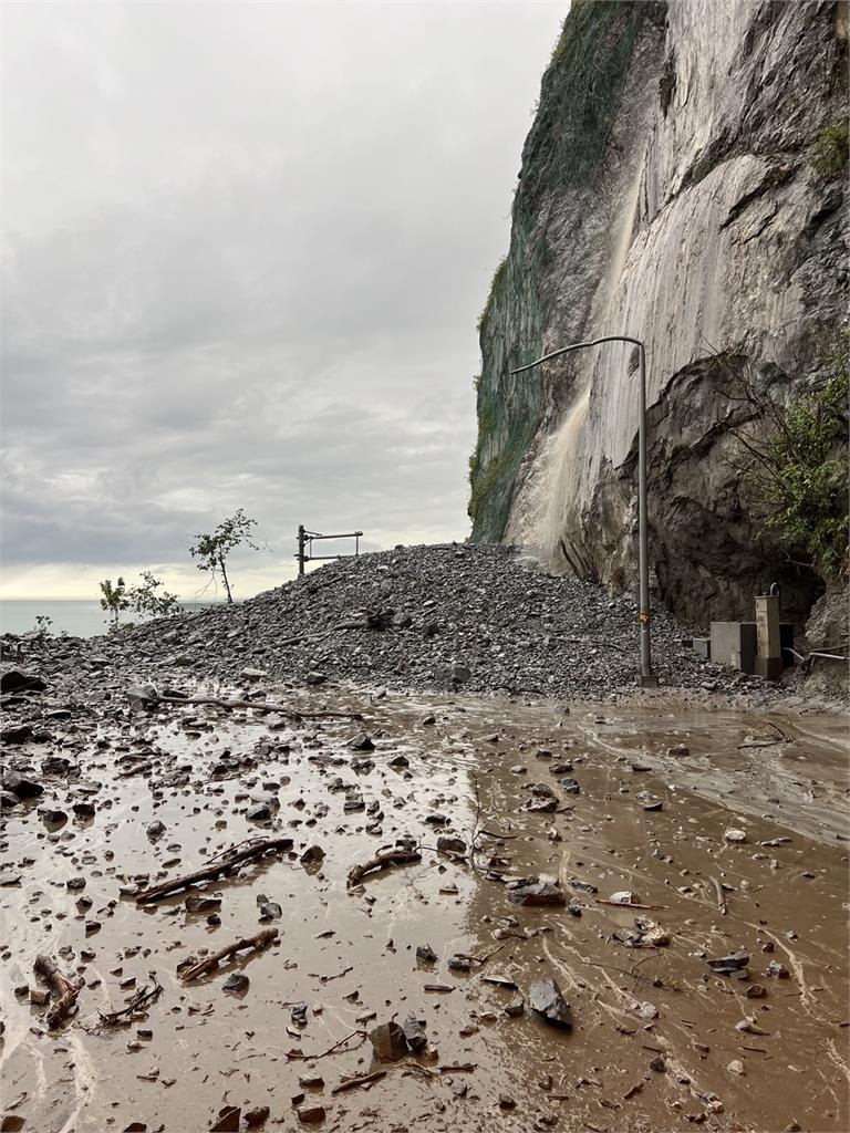 快新聞／山陀兒暴雨強襲蘇花公路土石流！　匯德隧道8車14人受困