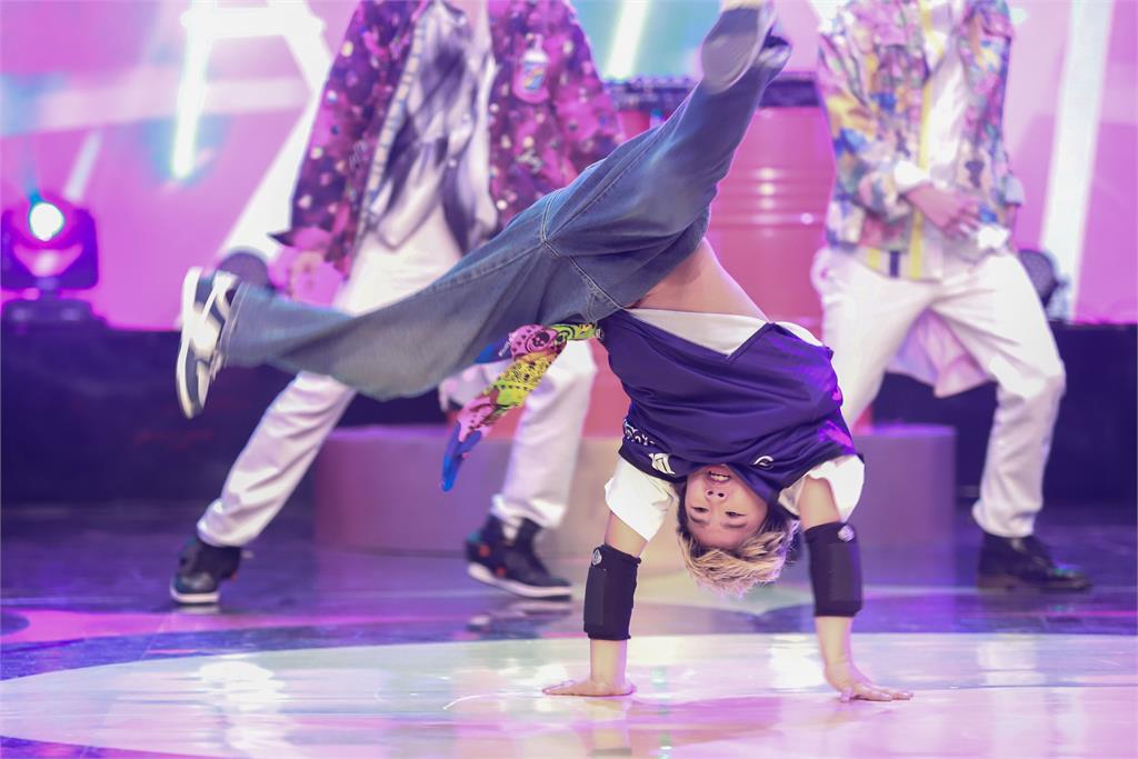 吳東諺自豪8歲世界街舞冠軍助陣舞蹈PK必贏女神老婆！眾人打賭他回家不敢這樣說