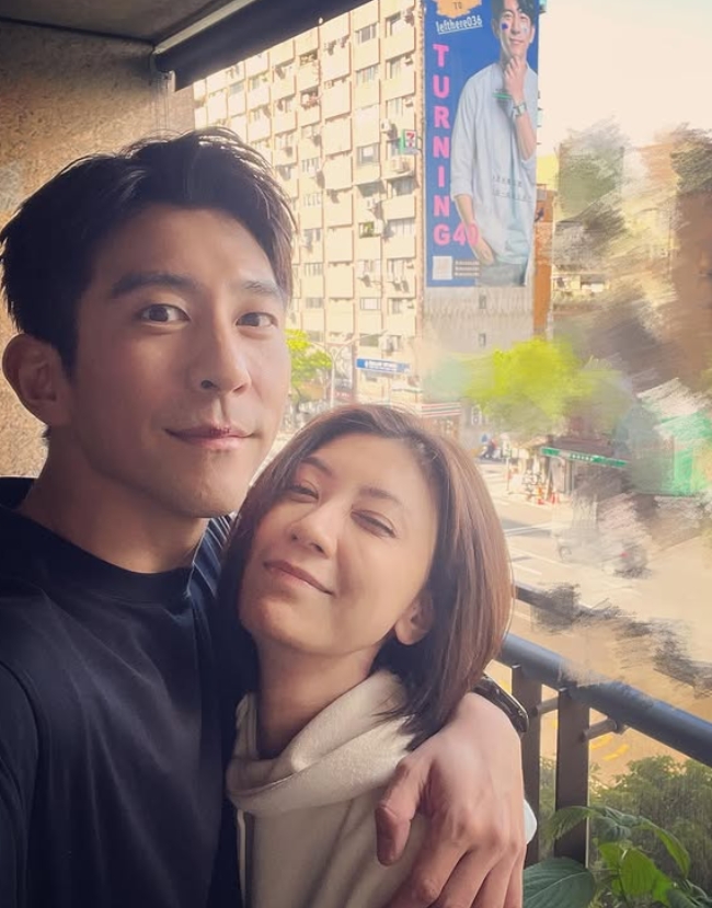 修杰楷遭求刑2年8個月！賈靜雯海邊耍辣「發福了」曬尪曝心聲：不追求標籤生活