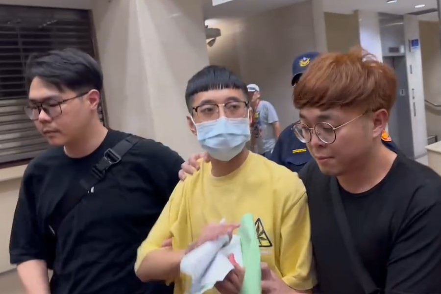 孫安佐鬧到全家被搜索…30萬交保!486先生喊話狄鶯、孫鵬「3人都有問題」