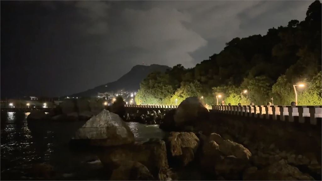釣客夜闖中山大學海堤釣魚　保全阻攔反遭嗆聲