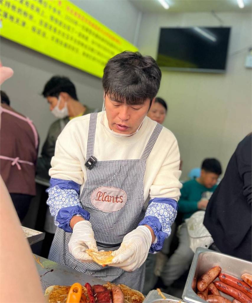 盜版周杰倫擺脫餐車天津首開店　「粥餅倫」暴紅多年堅守本職網讚：實在佩服