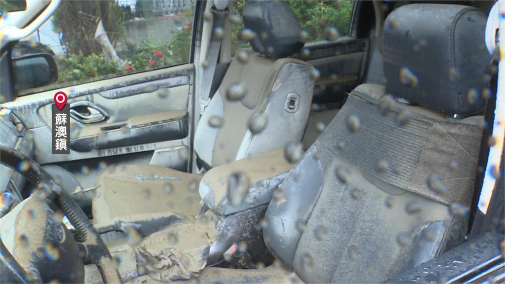 蘇澳大淹水宛如「光復鄉2.0」　居民泡水家當堆街道如垃圾場