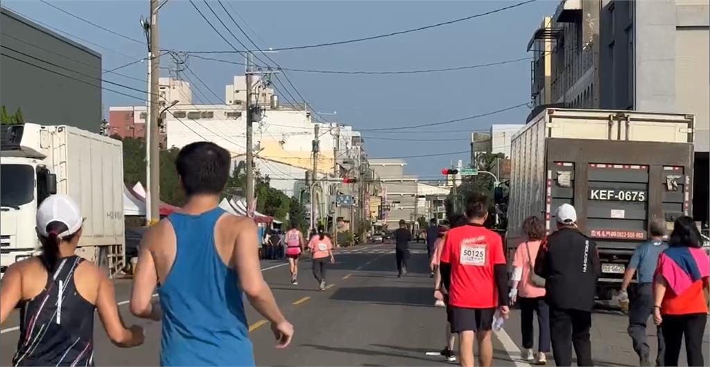 9歲童陪路跑遭輾斃「入夢這幕」惹淚崩!父母悲痛跪地要真相:沒人來道歉