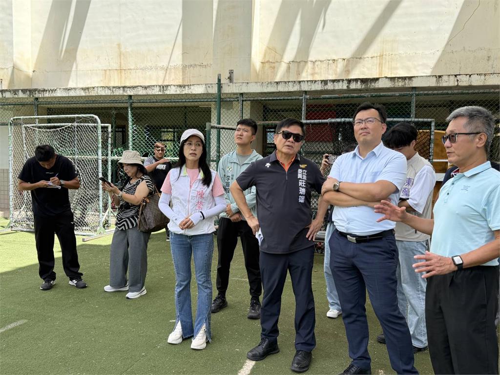 楊柳重創台東體中棒球場　陳瑩.莊瑞雄偕體育署長會勘 