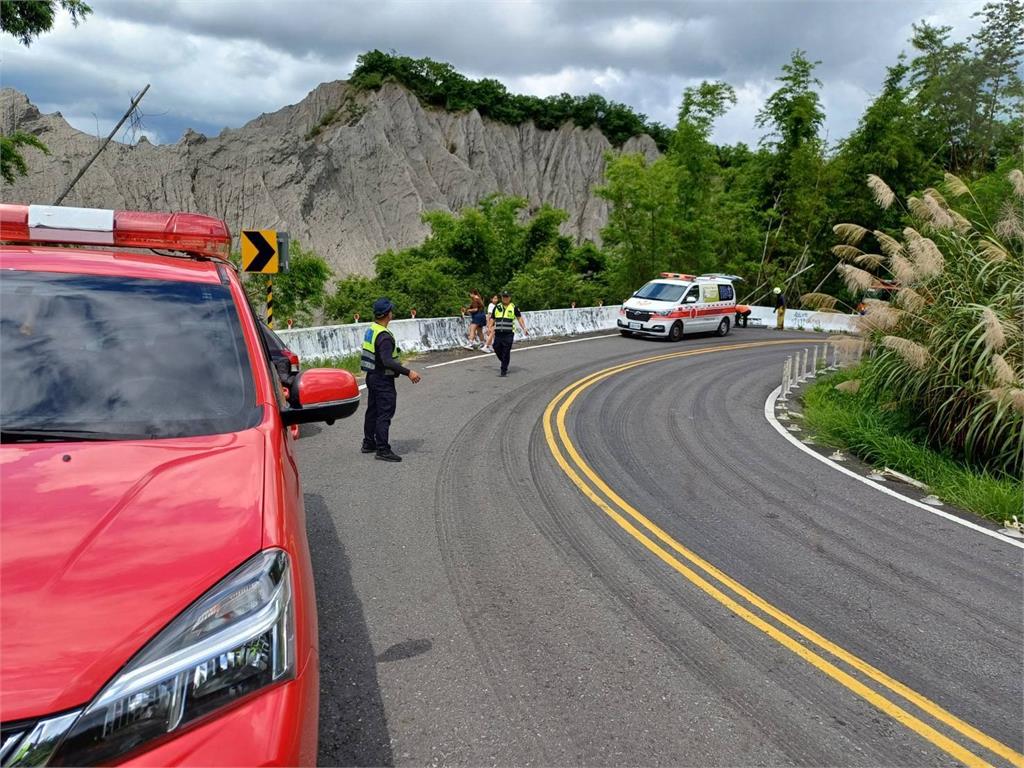 快新聞/高雄單車挑戰賽出事!13歲少年遇髮夾彎 自撞護欄摔落邊坡