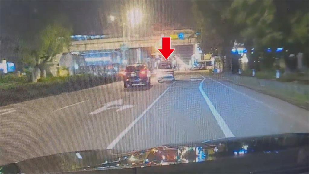 酒駕拒檢翻車! 通緝犯被開13張罰單罰50多萬