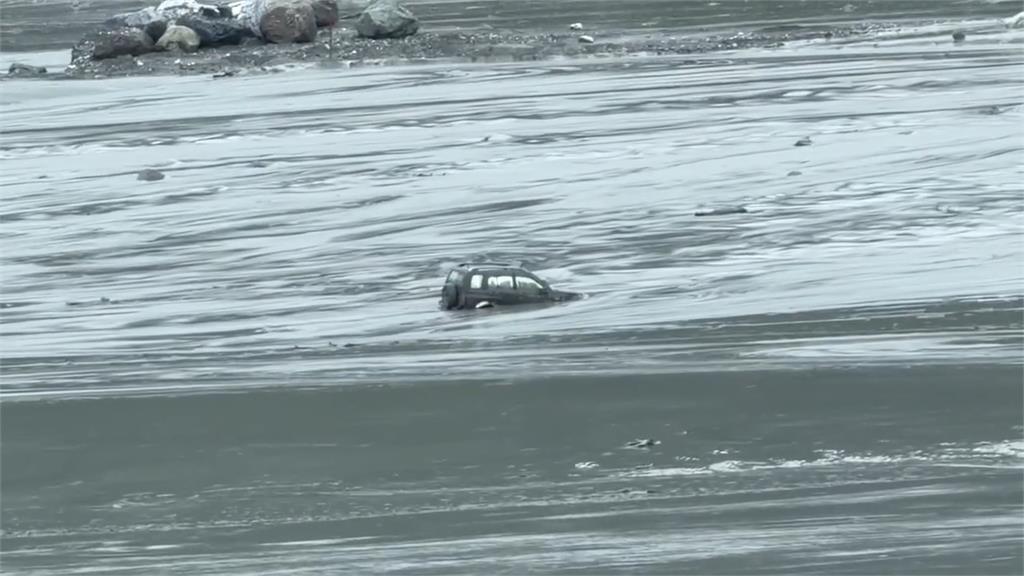 奇蹟! 工地主任被馬太鞍溪洪水沖走 躺大石撐15hrs獲救