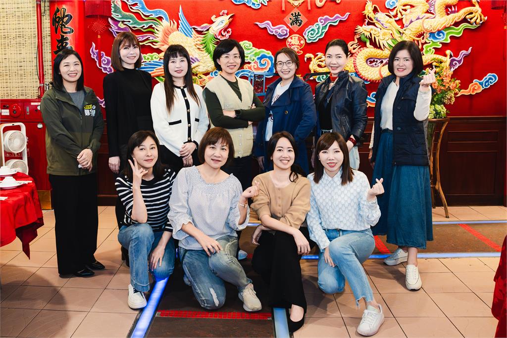 快新聞／備戰新北市長！DPP黨團齊挺蘇巧慧　高喊一起衝就「慧」贏