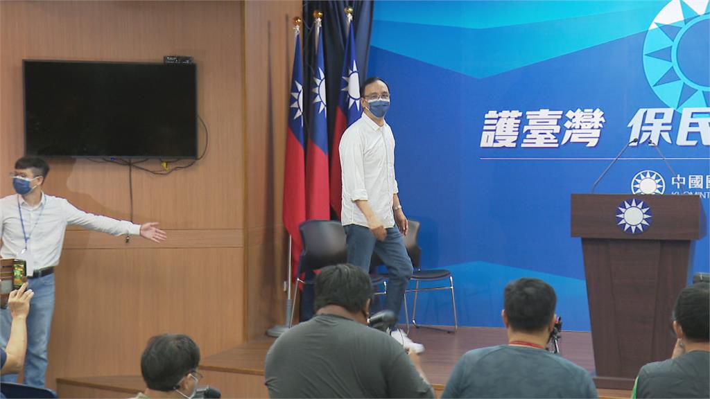 營造勝選氣勢！　江啟臣登記參選黨主席　宣示要當2024的「抬轎者」
