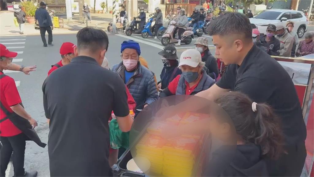 排骨飯南霸天進駐光華夜市　開幕首日「1元便當」吸引搶排