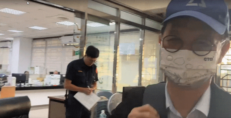 多圖/彭振聲愛妻身亡請假庭審!旁人攙扶「神情憔悴」搭車衝回家收行李