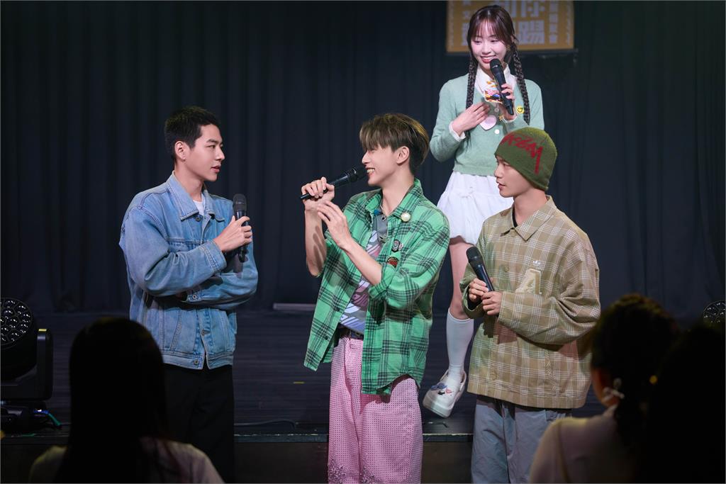 快新聞/大秀帥氣側翻!黃文廷健身寵粉無極限 首場見面會Ozone四帥驚喜現身