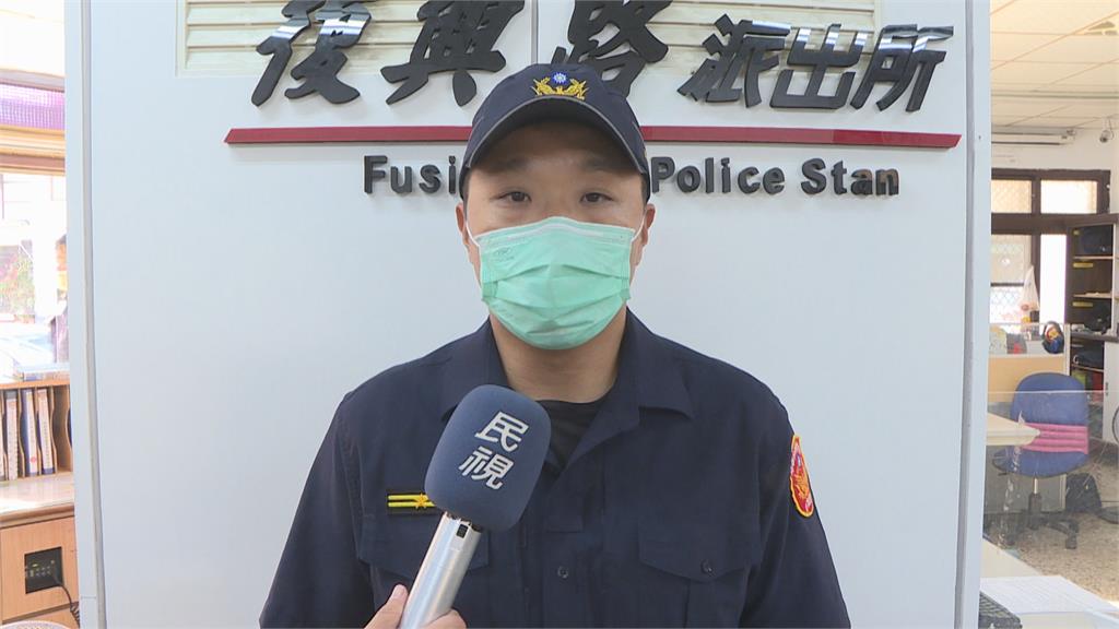 帶狗搭計程車沒事先告知遭拒載　乘客怒摔門與司機當街爭執