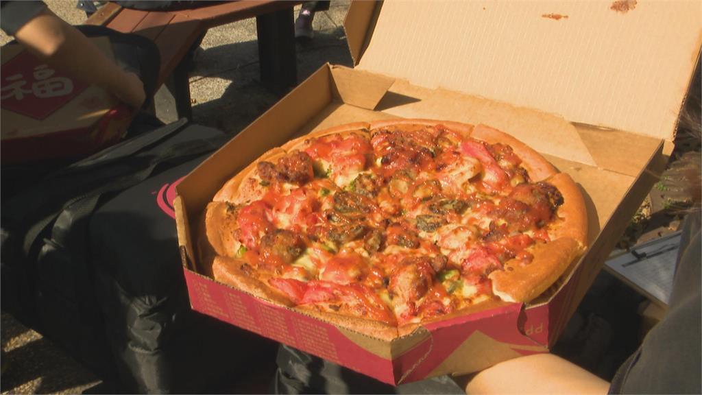 超奢華！披薩業者推海鮮口味新品　民眾排隊搶試吃