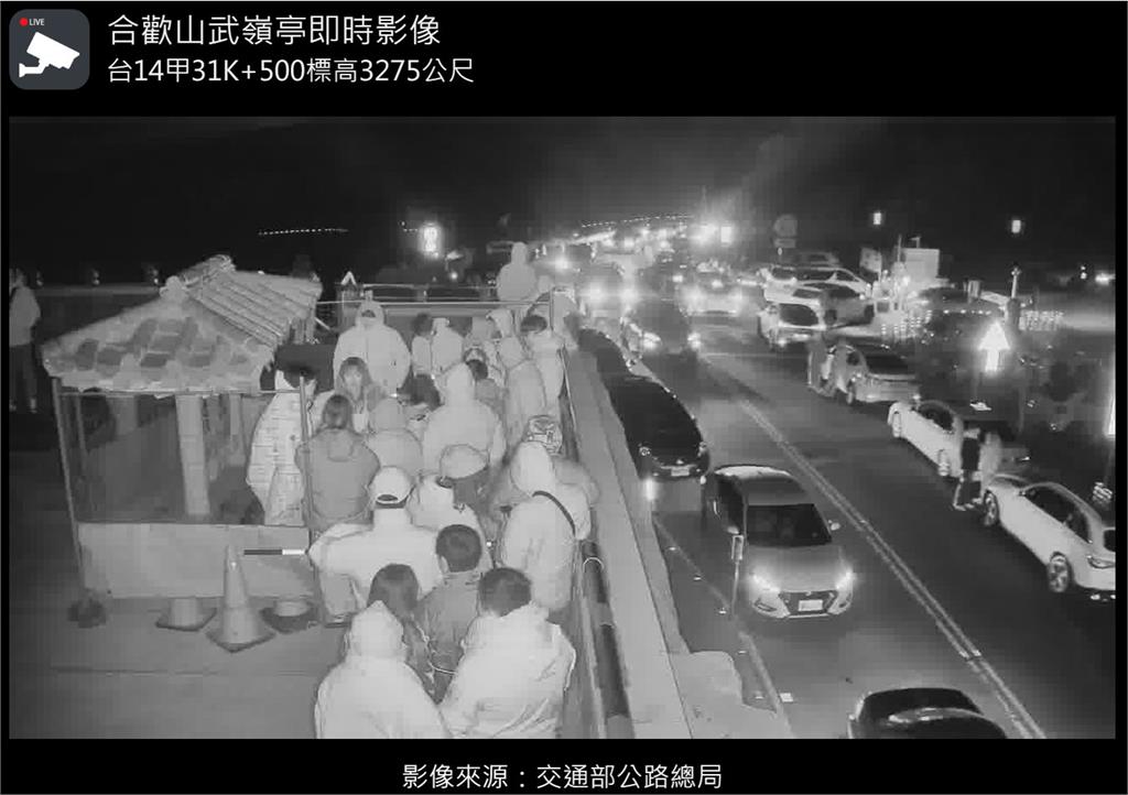 合歡山武嶺堵車突變「夜市」!「熱鬧景象流出」網歪樓:可惜不能擺攤