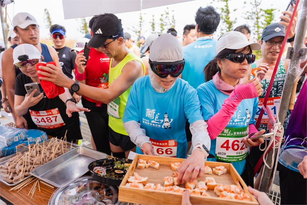 跑步/充滿海味的甜美回憶!菊島馬在地女將劉小琪「浴血奮戰」成功衛冕