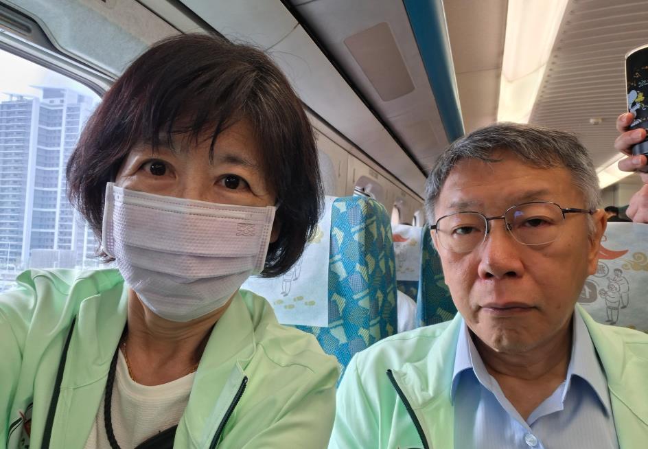 柯文哲「新腳鐐換一顆」趕高鐵吵到人！陳佩琪「突喊我家腦公」罕曝私下對話