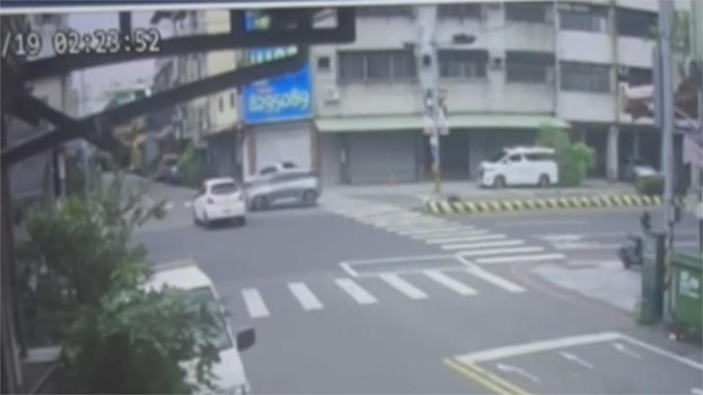 感冒頭昏昏！男撞車嚇傻　搞不清是誰闖紅燈...