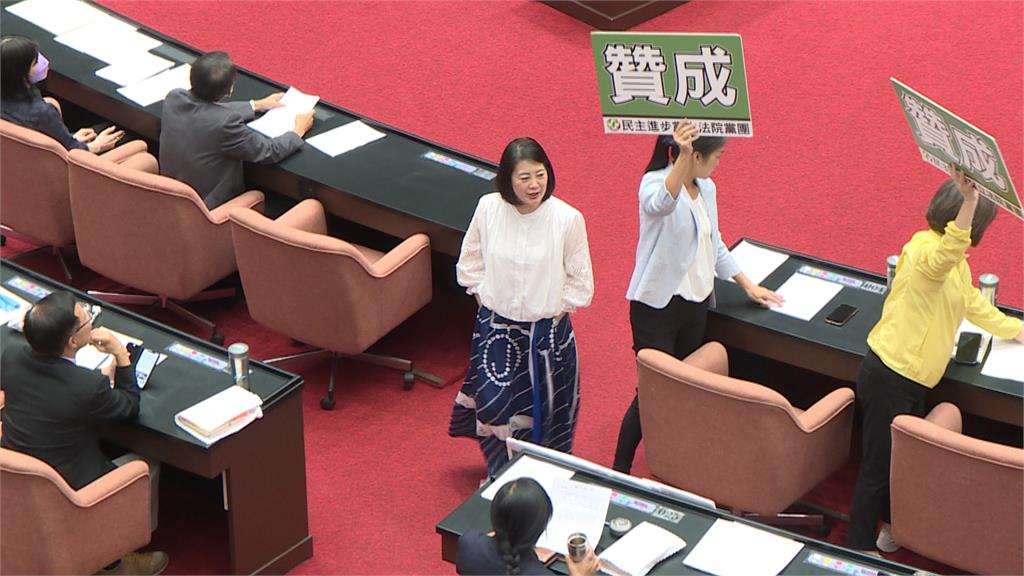 不在場遭代投?吳秉叡稱「不知誰投的」 綠營:依內規懲處
