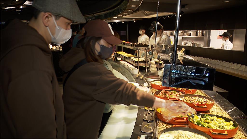 晶華鐵板燒慶生驚見「蟑螂竄餐盤」　　業者竟回：昨天才消毒難免遇到