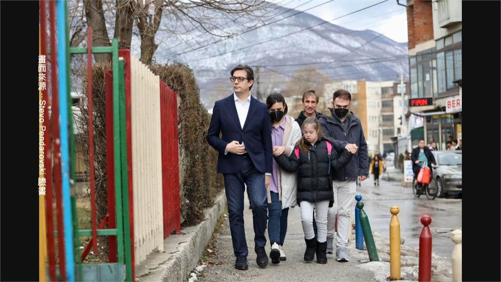 妳不孤單！唐氏症女童在校遭霸凌　北馬其頓總統親自護送到學校