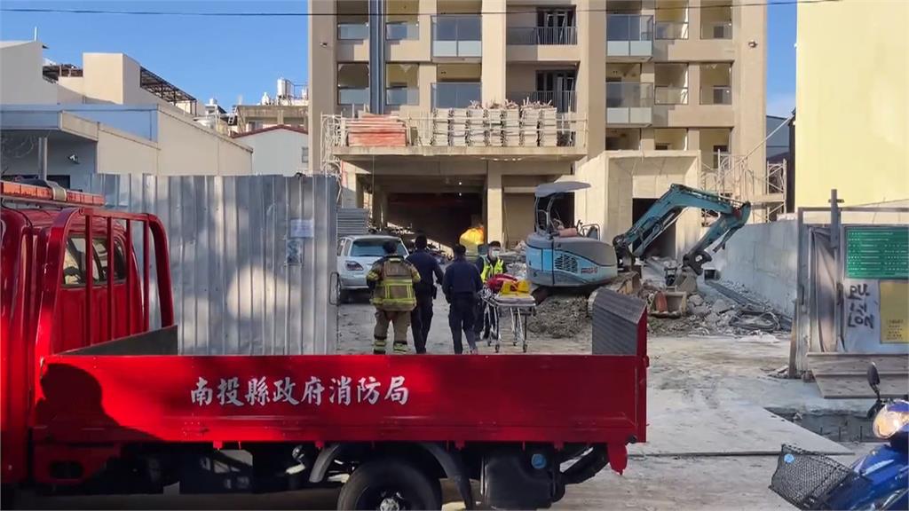 驚魂記!南投婦闖未完工建案 坐14樓陽台外緣、警消趁隙拉回救人