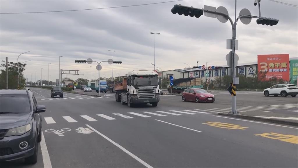 台南貨車疾駛猛噴白煙 技師:渦輪增壓器可能損壞