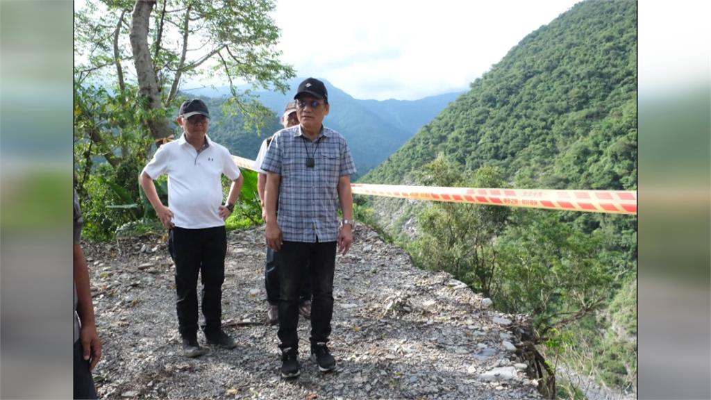 颱風、豪雨摧殘！高雄那瑪夏.茂林路斷　原民會主委曾智勇徒步勘災