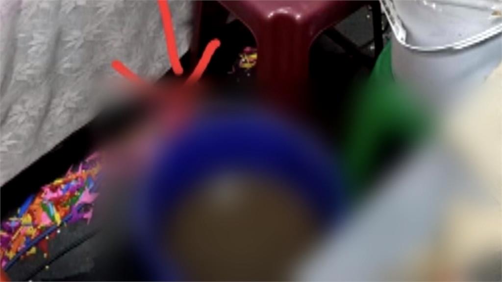 女子直擊夜市牛排攤用同一桶水洗鐵板 黑嚕嚕水未換衛生堪慮