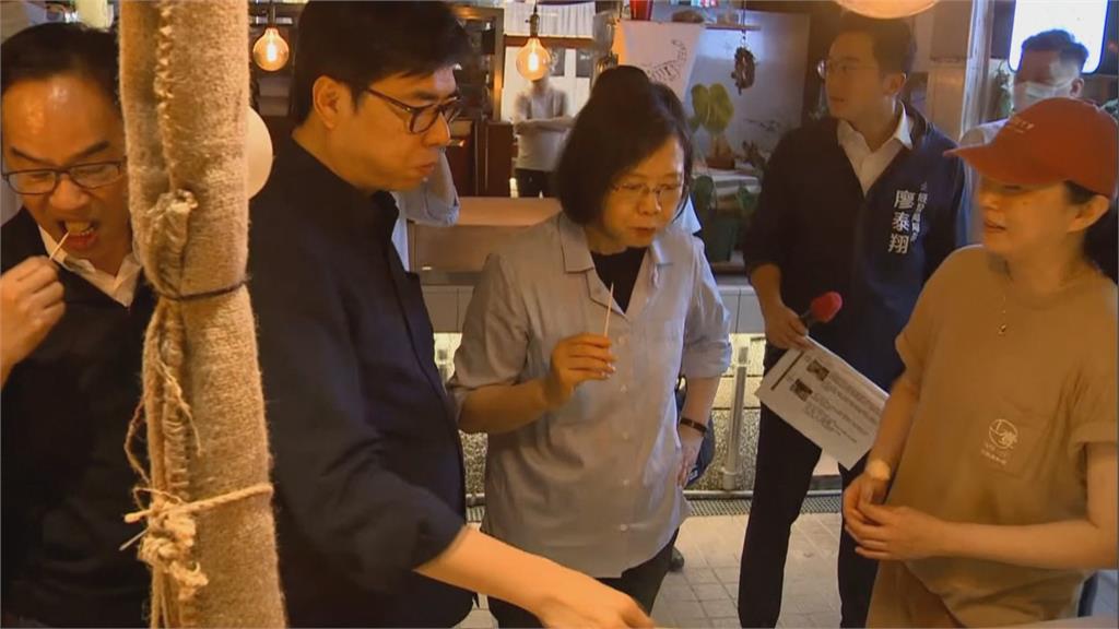 快新聞/陳其邁陪同走訪鹽一市場! 蔡英文:每次來都覺得越來越熱鬧